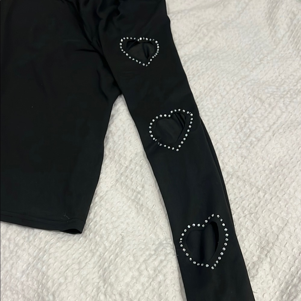 NEVER WORN rhinestone detail heart cutout sleeves. Size medium